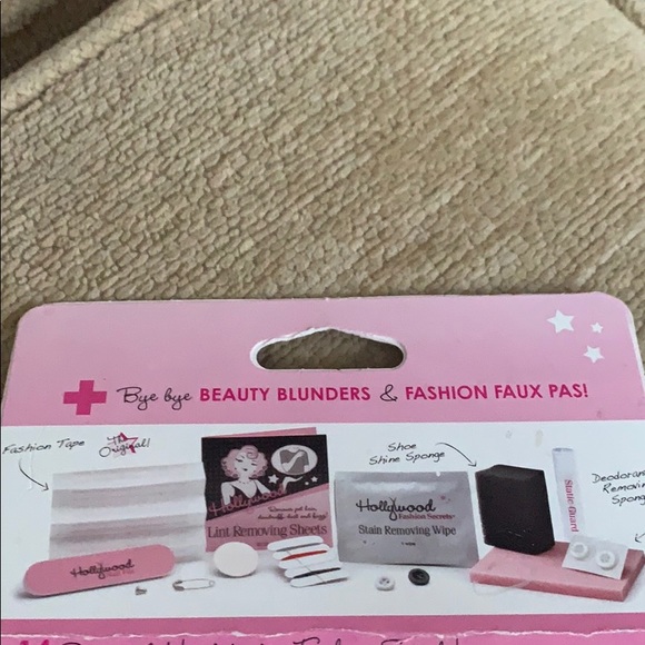 NIB HOLLYWOOD FASHION EMERGENCY KIT - Picture 7 of 7